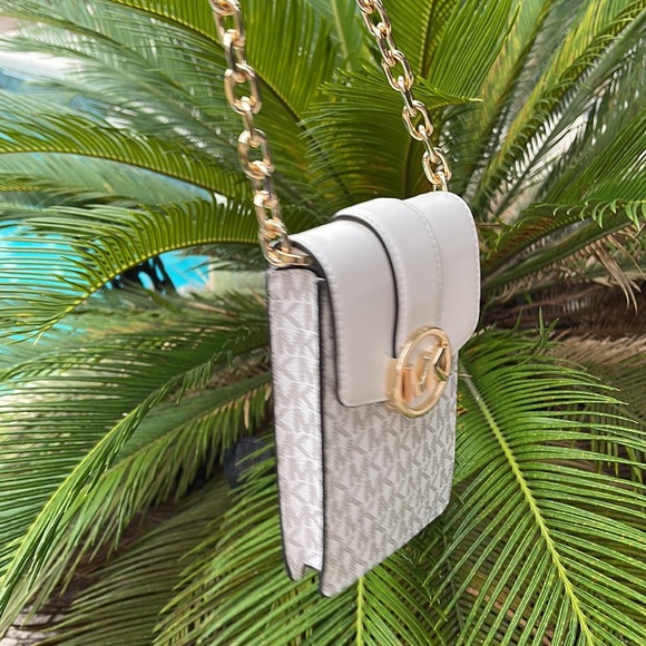 Michael Kors Carmen Small Logo Smartphone Crossbody Bag
Light Cream Multi - Picture 10 of 16
